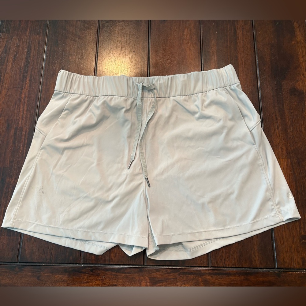 Women’s Light Grey Willit Drawstring Shorts Size XL, 3” inseam